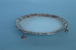 A good Georgian circular salver with shell rim. Approx. 20 cms across. London 1817. By WP. Approx.
