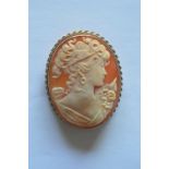 A modern 9ct framed cameo of a lady. Est. £70 - £80.