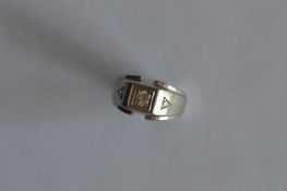 A heavy white gold diamond single stone ring. Approx. 8 grams. Est. £250 - £300.