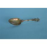 Continental silver gilt presentation spoon mounted with a dog. Approx. 51 grams. Est. £20 - £30