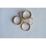 A group of various gold rings. Approx. 9 grams. Est. £80 - £90.