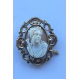 An oval cameo of a lady with embossed frame. Est. £20 - £30.