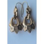 A pair of attractive Victorian engraved drop earrings. Est. £30 - £40.