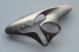 A silver abstract Georg Jensen brooch marked 925/325. Est. £150 - £200.