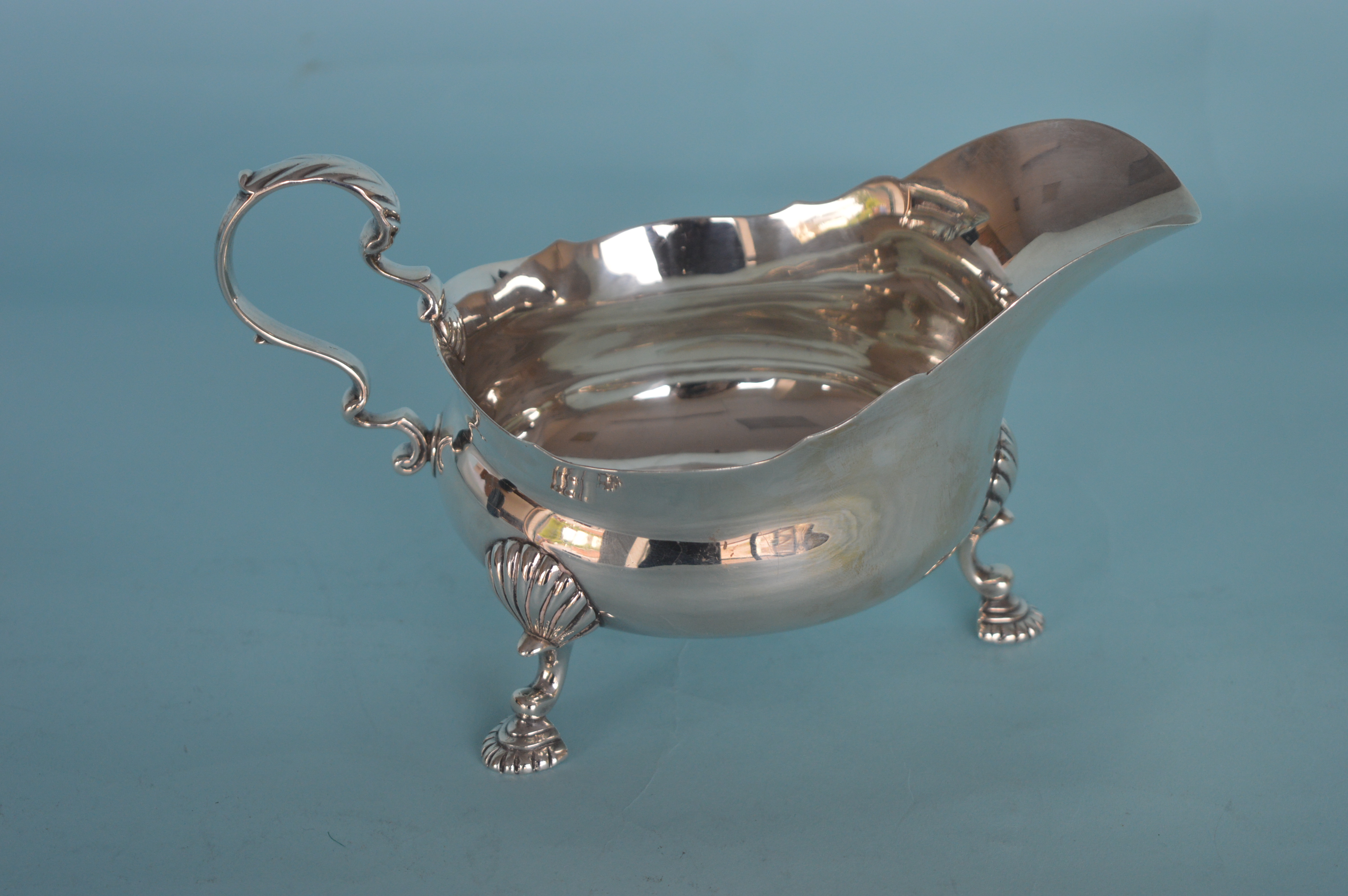 A small Edwardian sauce boat with card ct rim. She