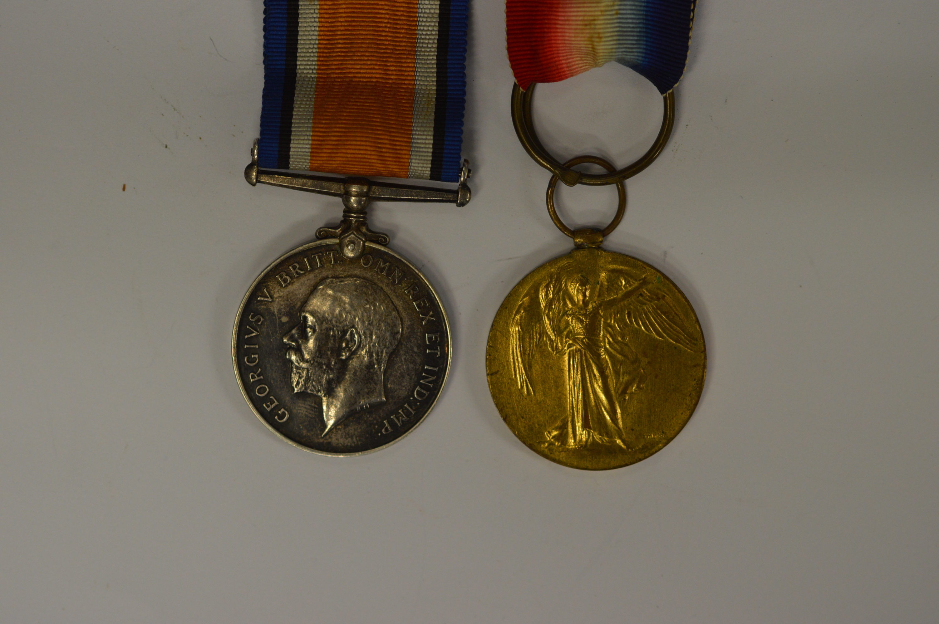 A pair of WW1 medals to SS-14943.pte. E. J. Tucker