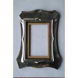 A rectangular picture frame of plain scalloped des