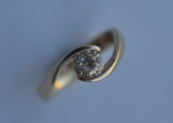 A good diamond two stone crossover ring in 18 carat band. Est. £200 - £250.