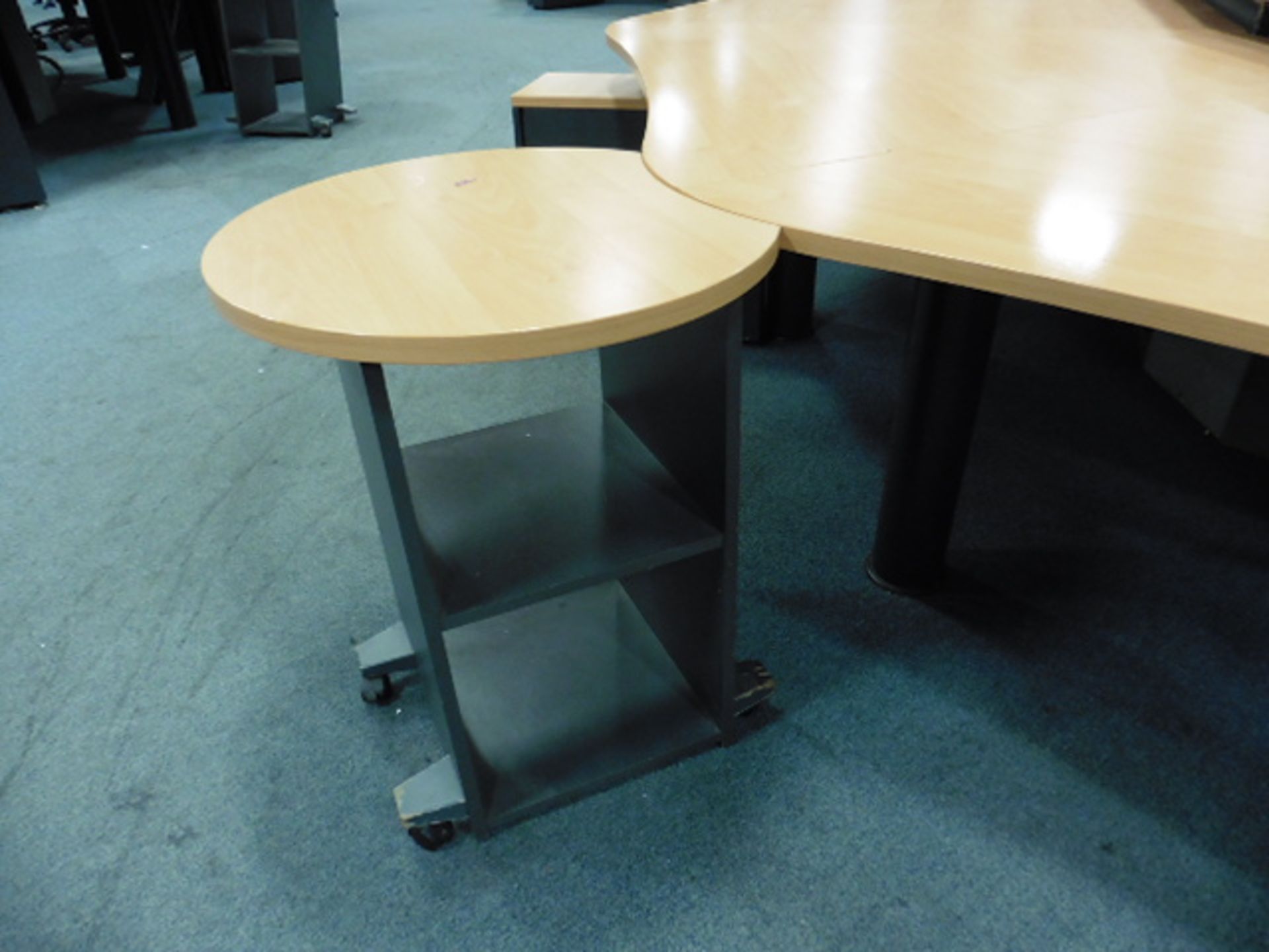 Call centre 10 station modular desk pod finished in beech and grey, comes with 5 free standing - Image 3 of 6