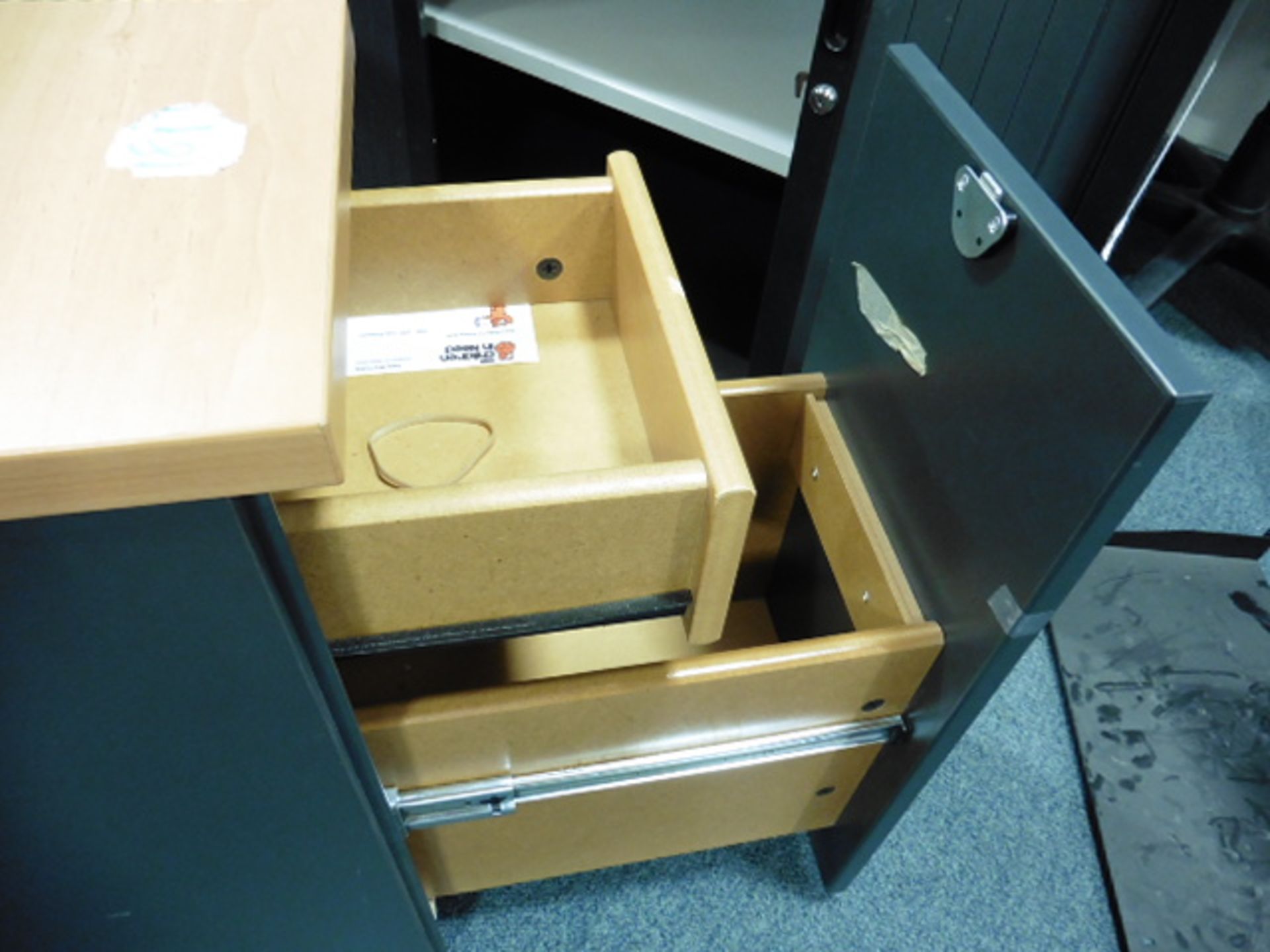 Call centre 8 station modular desk pod finished in beech and grey, comes with 8 free standing - Image 3 of 3