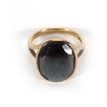 A 9ct yellow gold ring set oval hematite