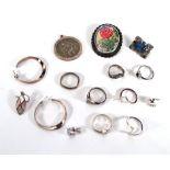 A small parcel of silver jewellery inclu