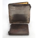 A silver engine turned compact of square form, Adie Brothers, Birmingham 1941, w. 6.5 cm and a