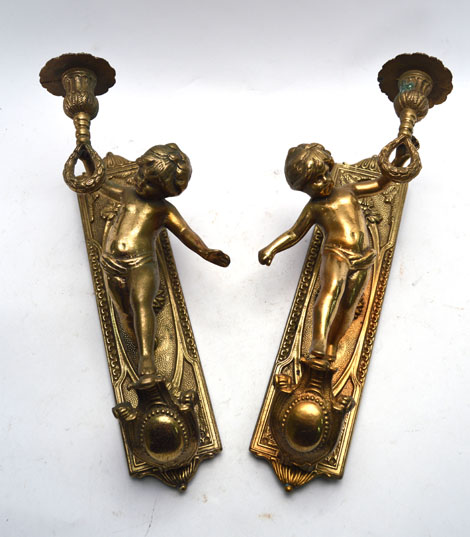 A pair of brass Neo Classical-style wall sconces in the form of cherubs, h. 30 cm CONDITION