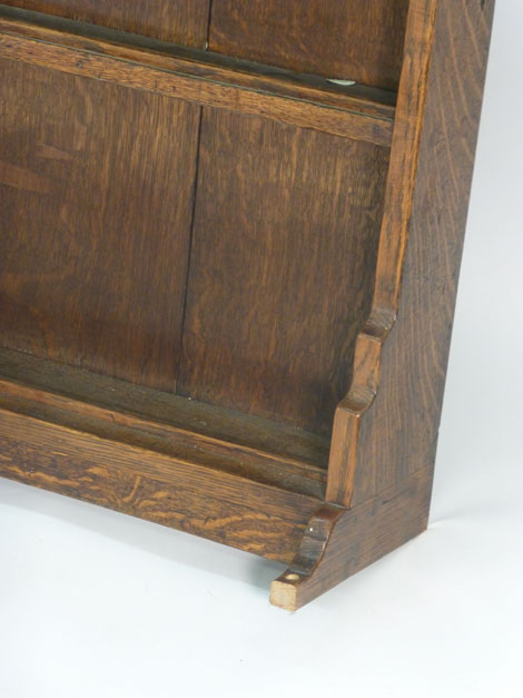 An 18th century-style oak dresser, the three tier plate rack above a superstructure with five faux - Image 4 of 4