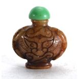A carved hardstone scent bottle, h. 5 cm CONDITION REPORT: Later stopper, minor chips
