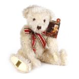 A Merrythought collector's bear 'Ivory Bear', blonde mohair, h. 50 cm, Ltd. Ed. 356/750