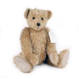 A Dean's Rag Book Artist Showcase collector's bear 'Branigan', blonde mohair, h. 58 cm, Ltd. Ed.