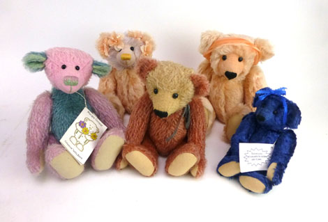 Five Margie Cooper collector's bears, various sizes