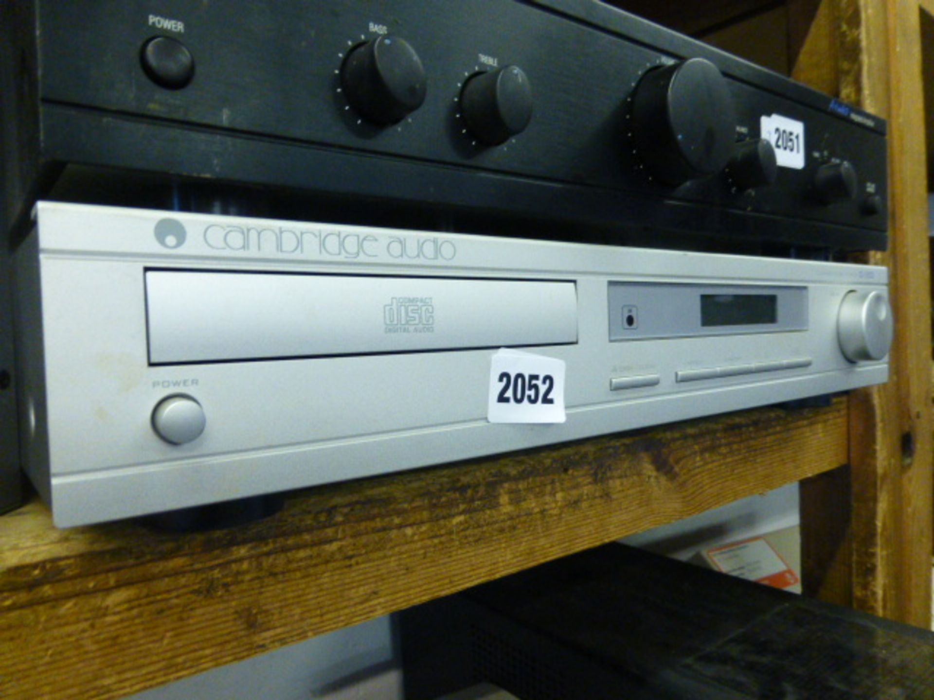 Cambridge audio cd player model t100