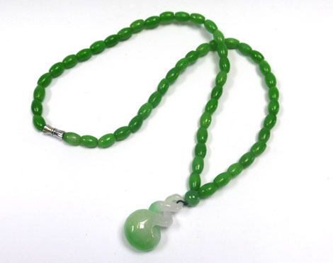 A group of jade and other beaded necklaces and other items of jewellery - Image 2 of 9