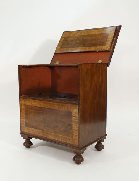 A William IV mahogany and crossbanded commode on bun feet, w. 64 cm CONDITION REPORT: Wear - Image 2 of 3