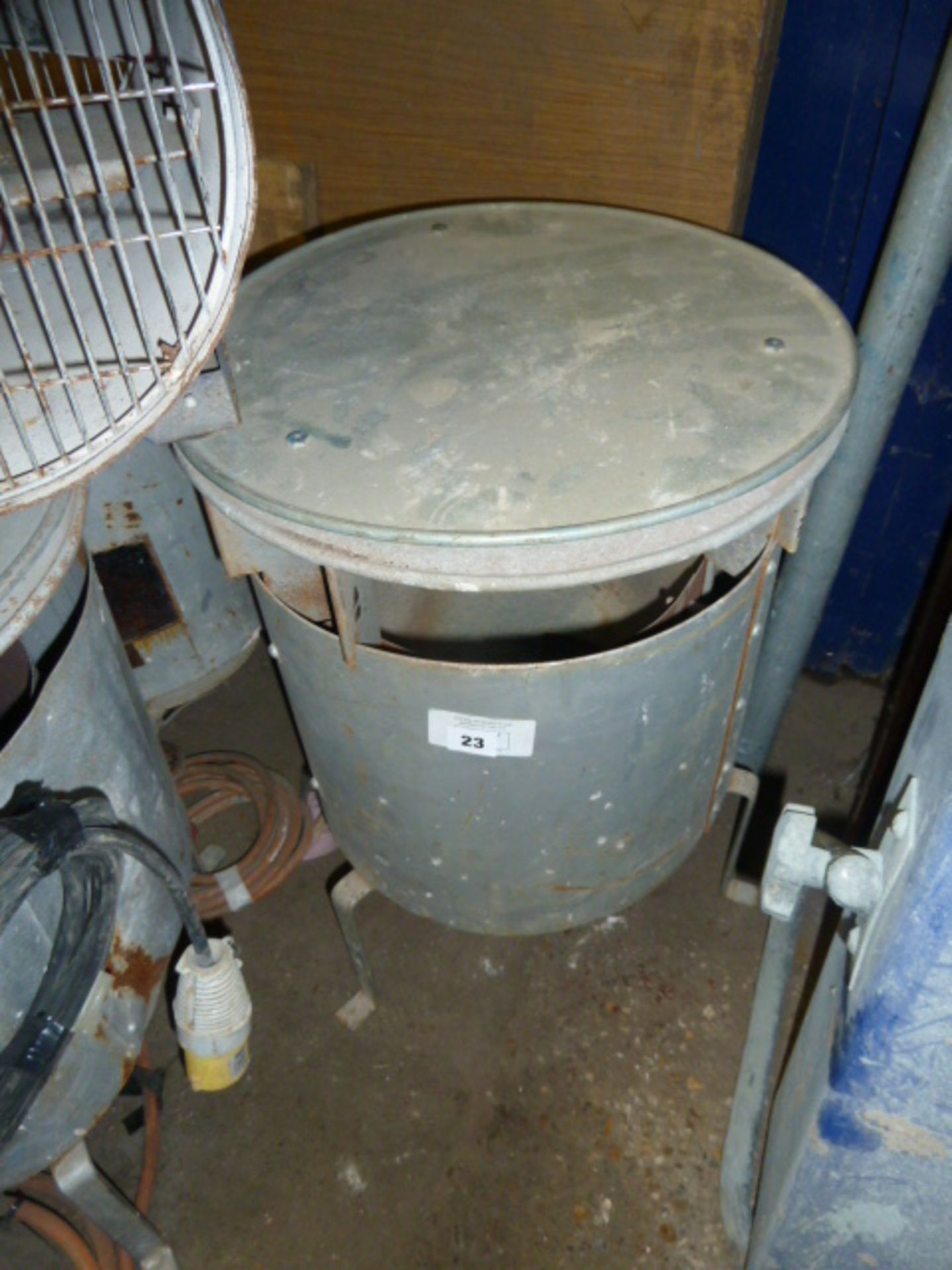 (? R) Gas powered dustbin heater