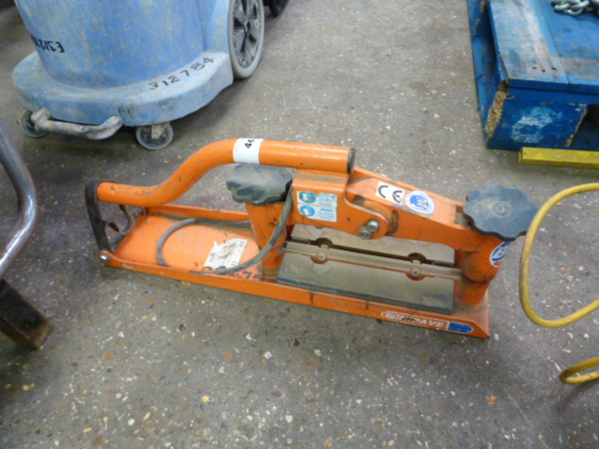 (302477 A) Concrete splitter