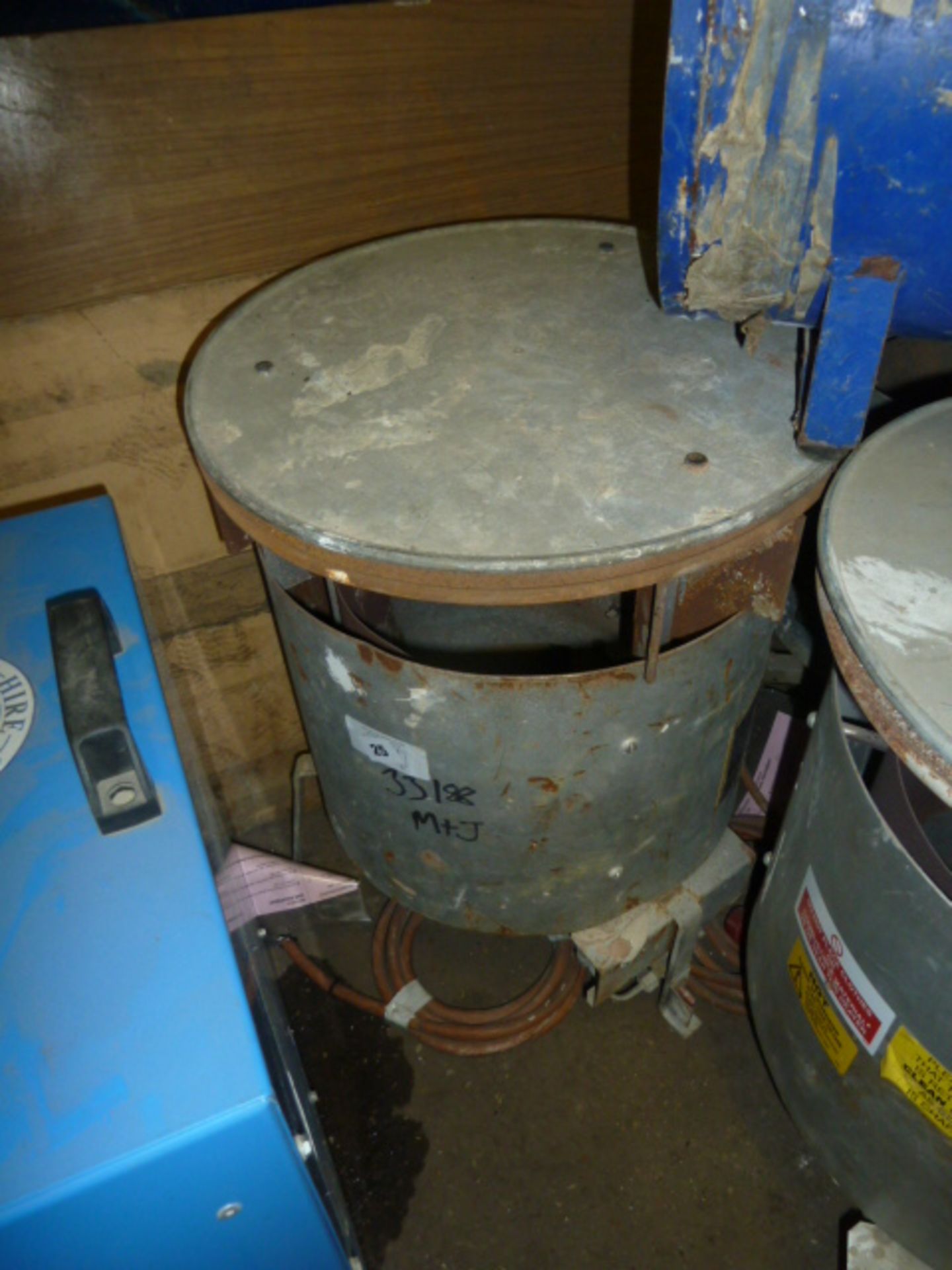 (33188 R) Gas powered dustbin heater