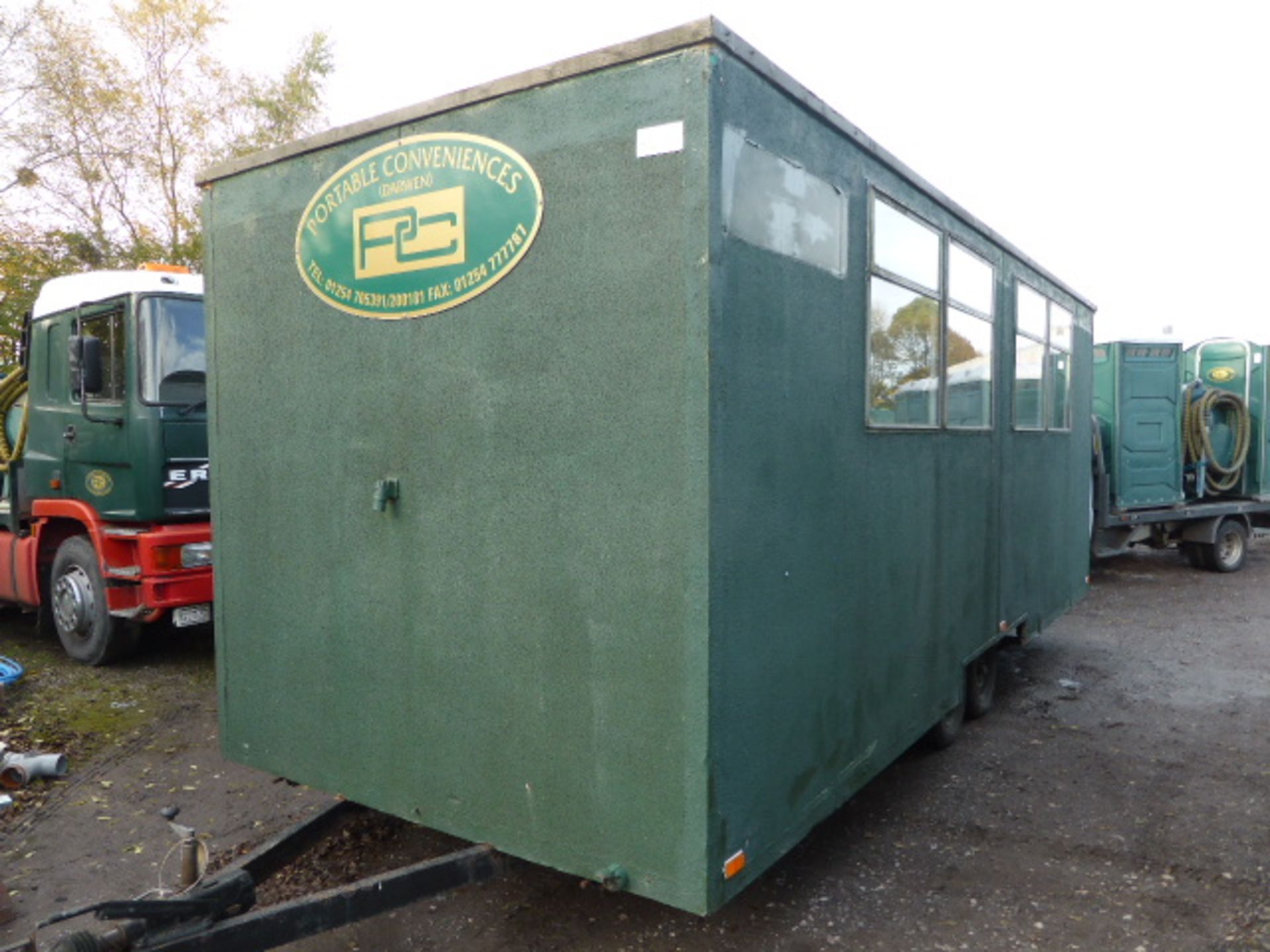 Twin axle 22ft office trailer in green rough cast finish (code 01)