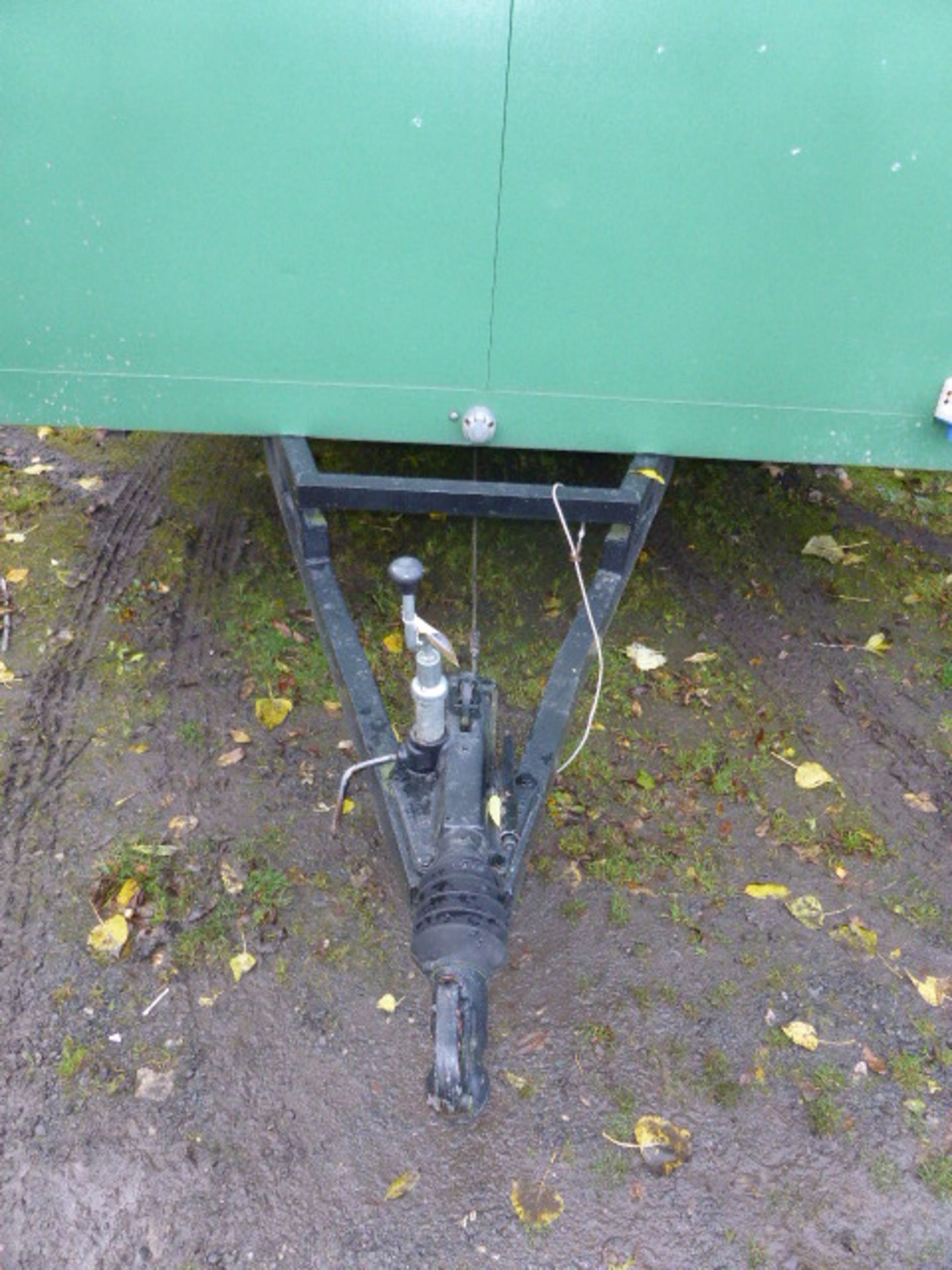 Springfield standard twin axle toilet trailer 4 + 2 + urinal toilet trailer with mains connection ( - Image 4 of 17