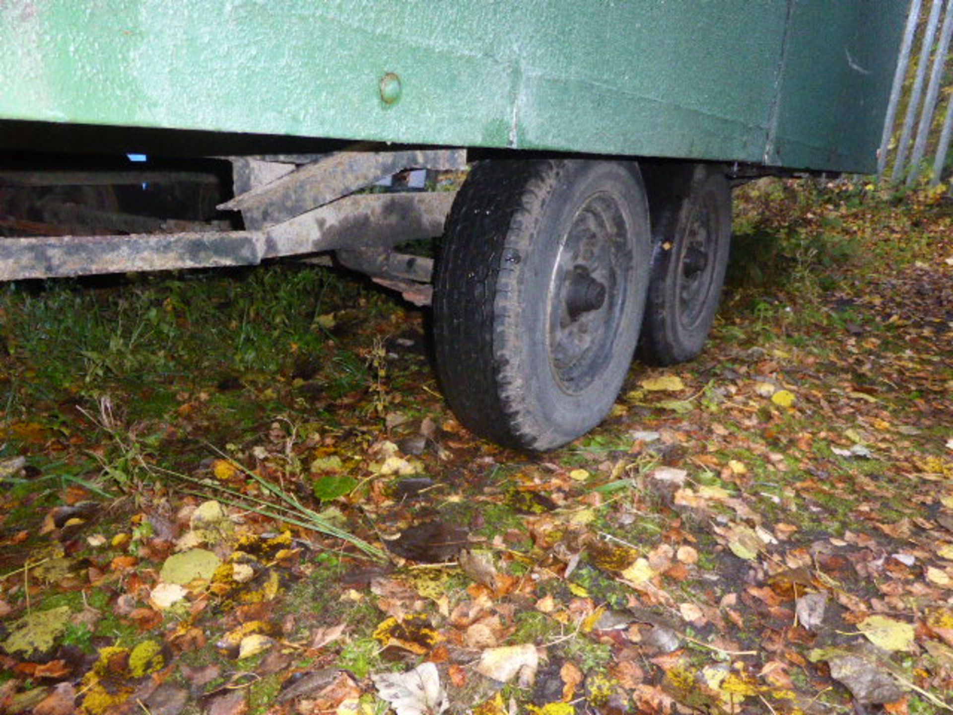 Twin axle 22ft toilet trailer with 4 + 1 + urinals in green rough cast finish (code 30) - Image 7 of 13