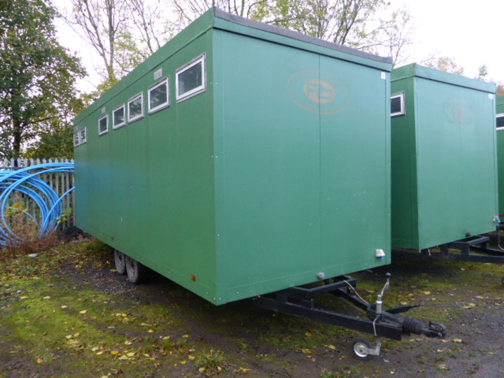 Springfield standard twin axle toilet trailer 4 + 2 + urinal toilet trailer with mains connection (