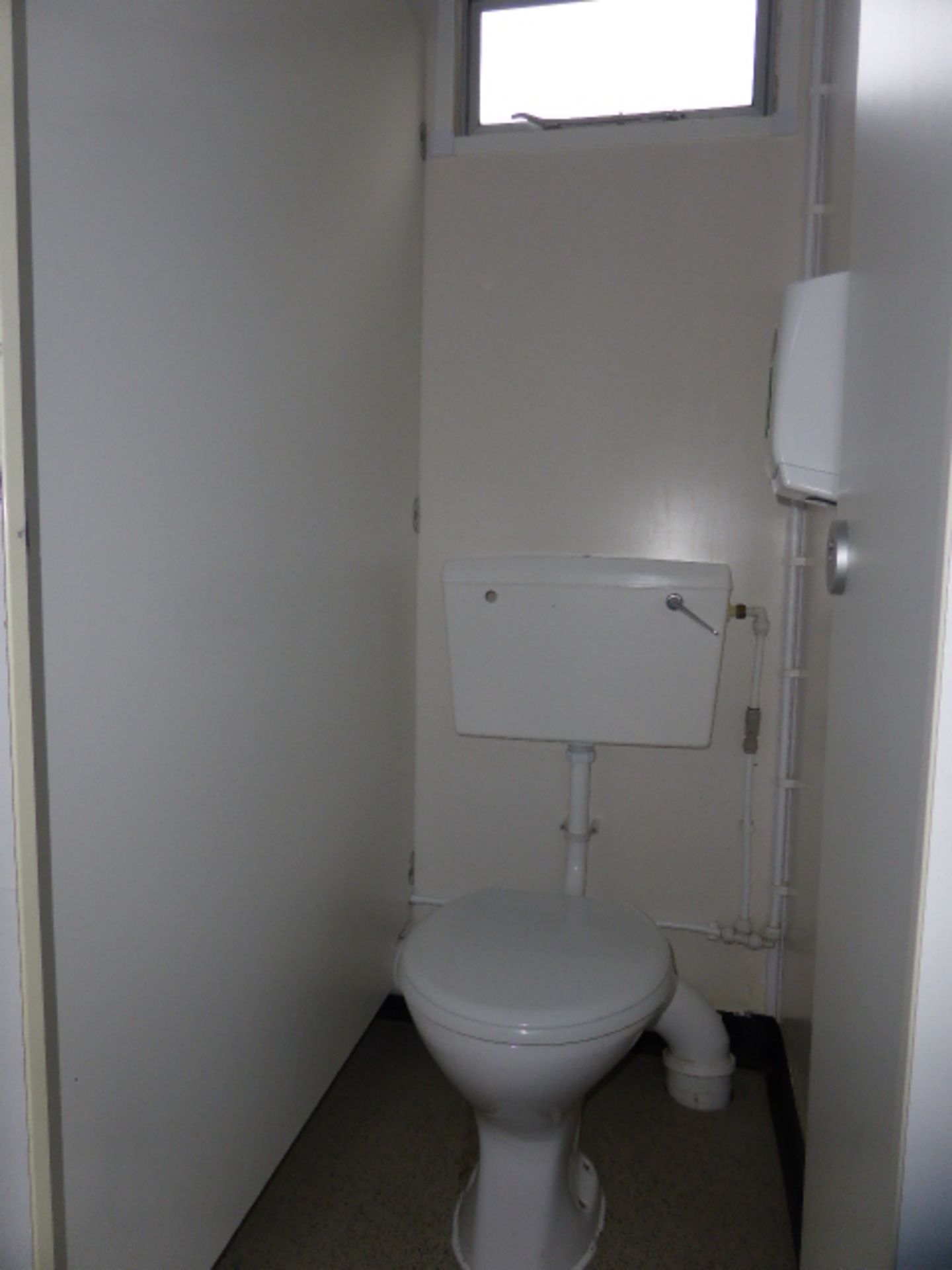 Springfield standard twin axle toilet trailer 4 + 2 + urinal toilet trailer with mains - Image 9 of 15