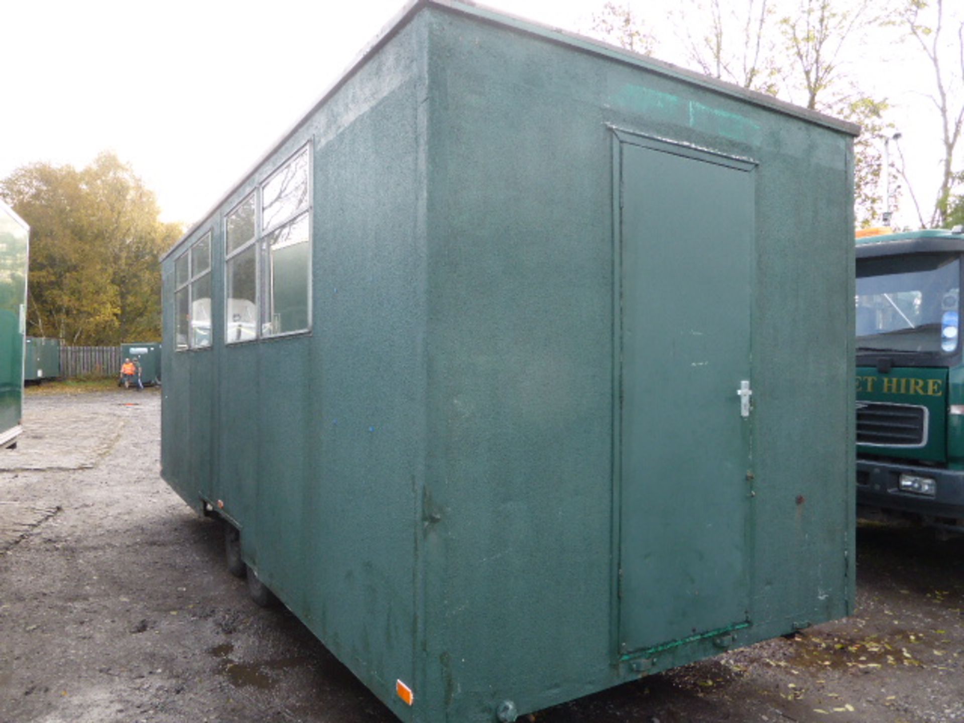 Twin axle 22ft office trailer in green rough cast finish (code 01) - Image 2 of 5