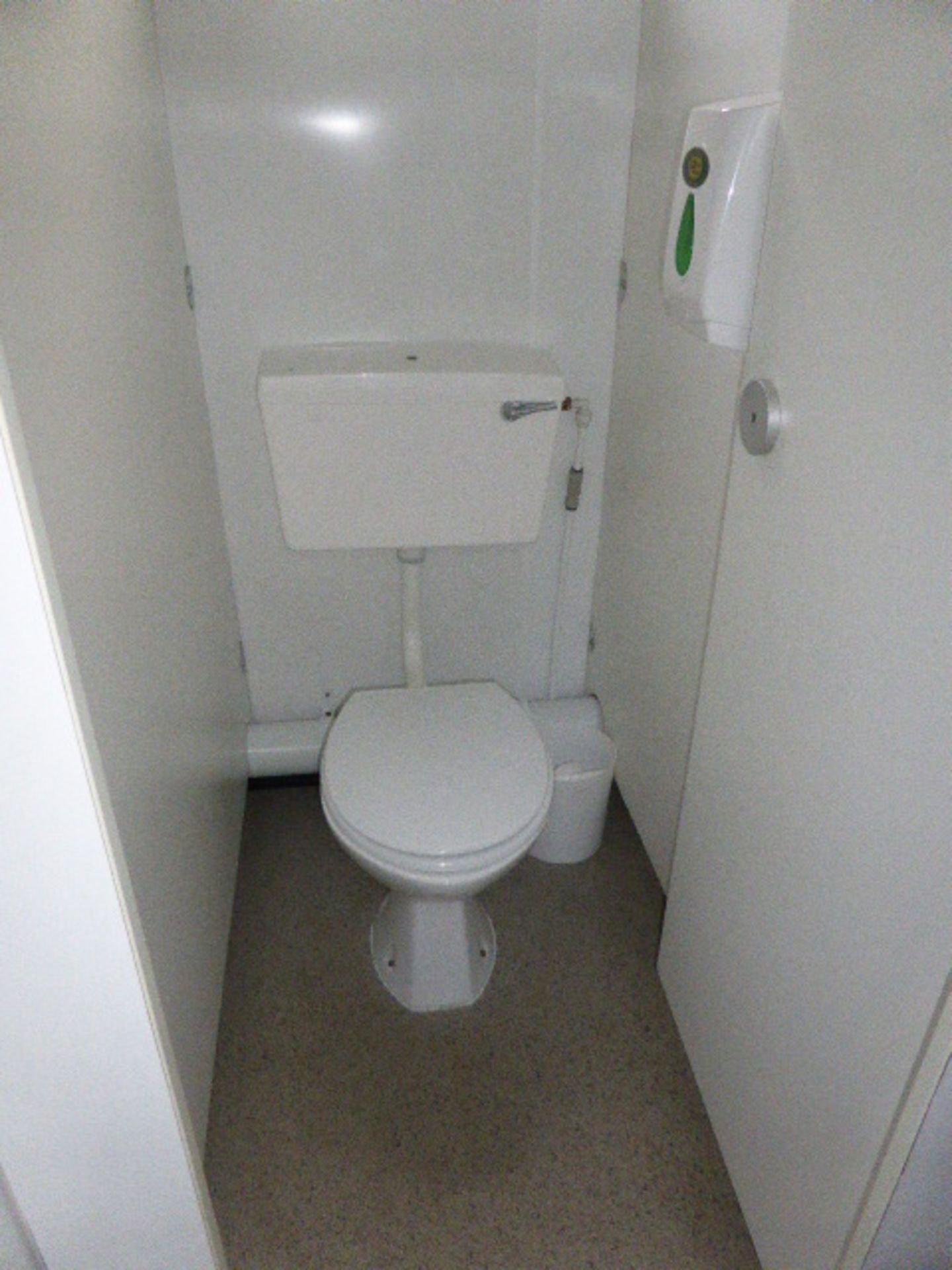 Springfield standard twin axle toilet trailer 4 + 2 + urinal toilet trailer with mains connection ( - Image 16 of 17