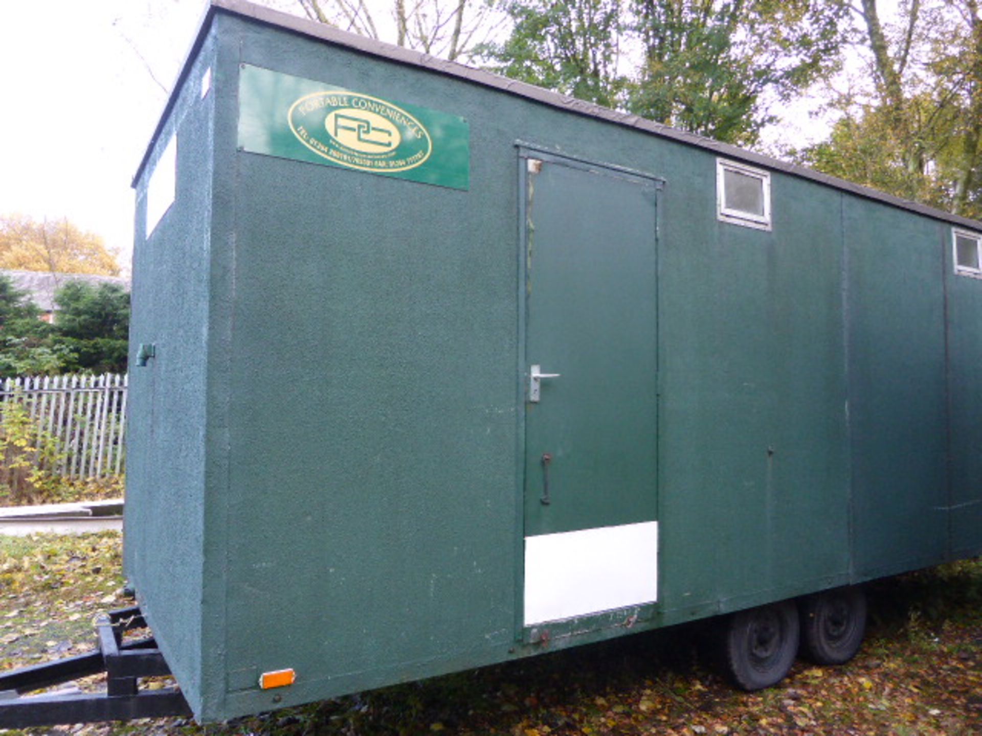 Twin axle 22ft toilet trailer with 4 + 1 + urinals in green rough cast finish (code 30) - Image 6 of 13