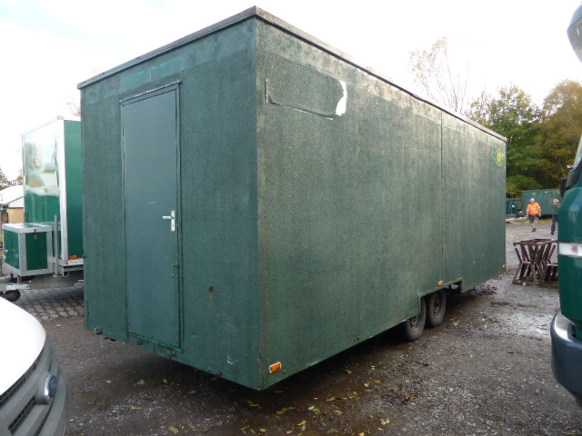 Twin axle 22ft office trailer in green rough cast finish (code 01) - Image 3 of 5