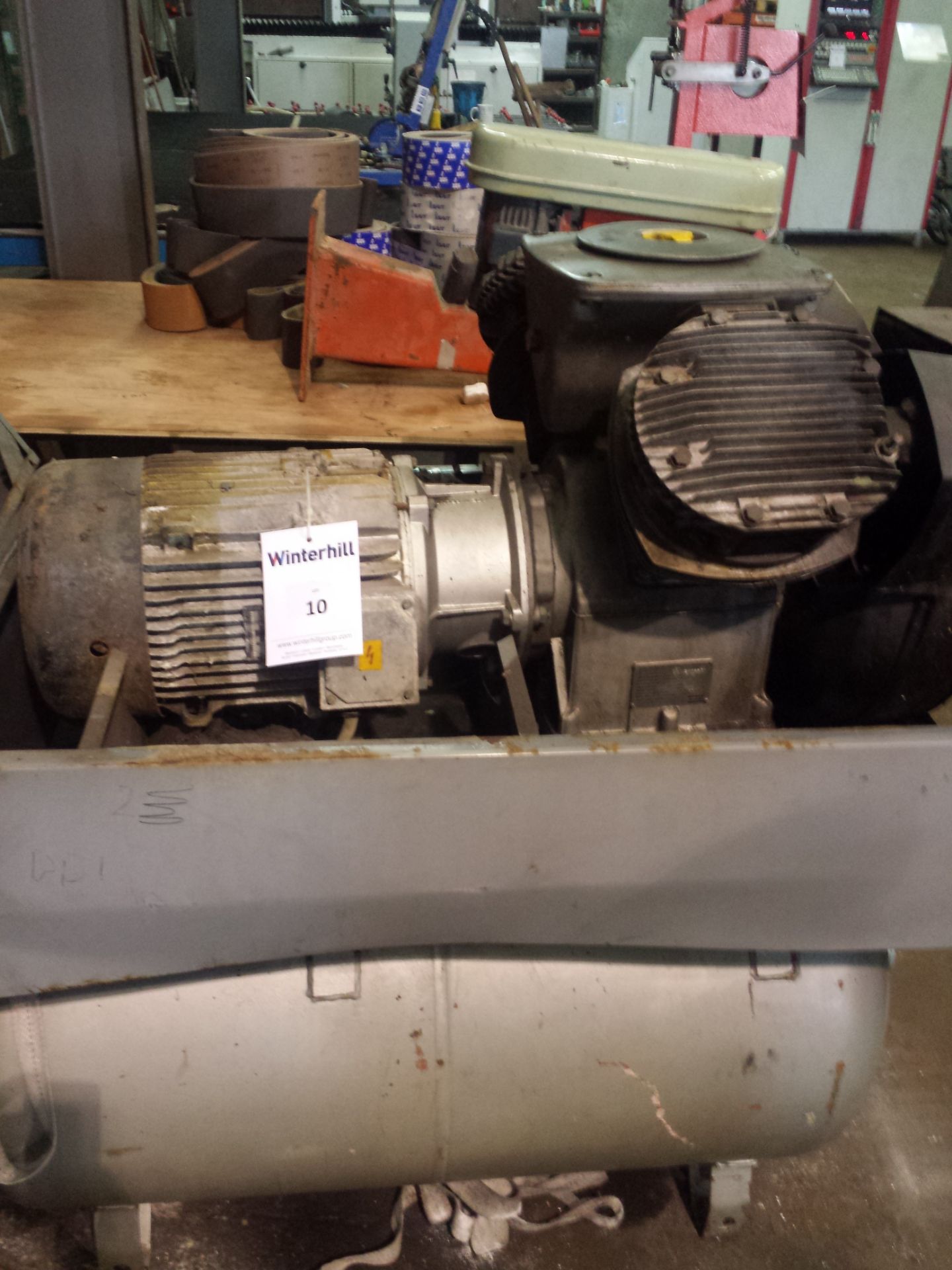 Atlas Copco LE11UV Twin Piston Compressor with Built in Receiver Serial Number: AML217683 YOM: 1987