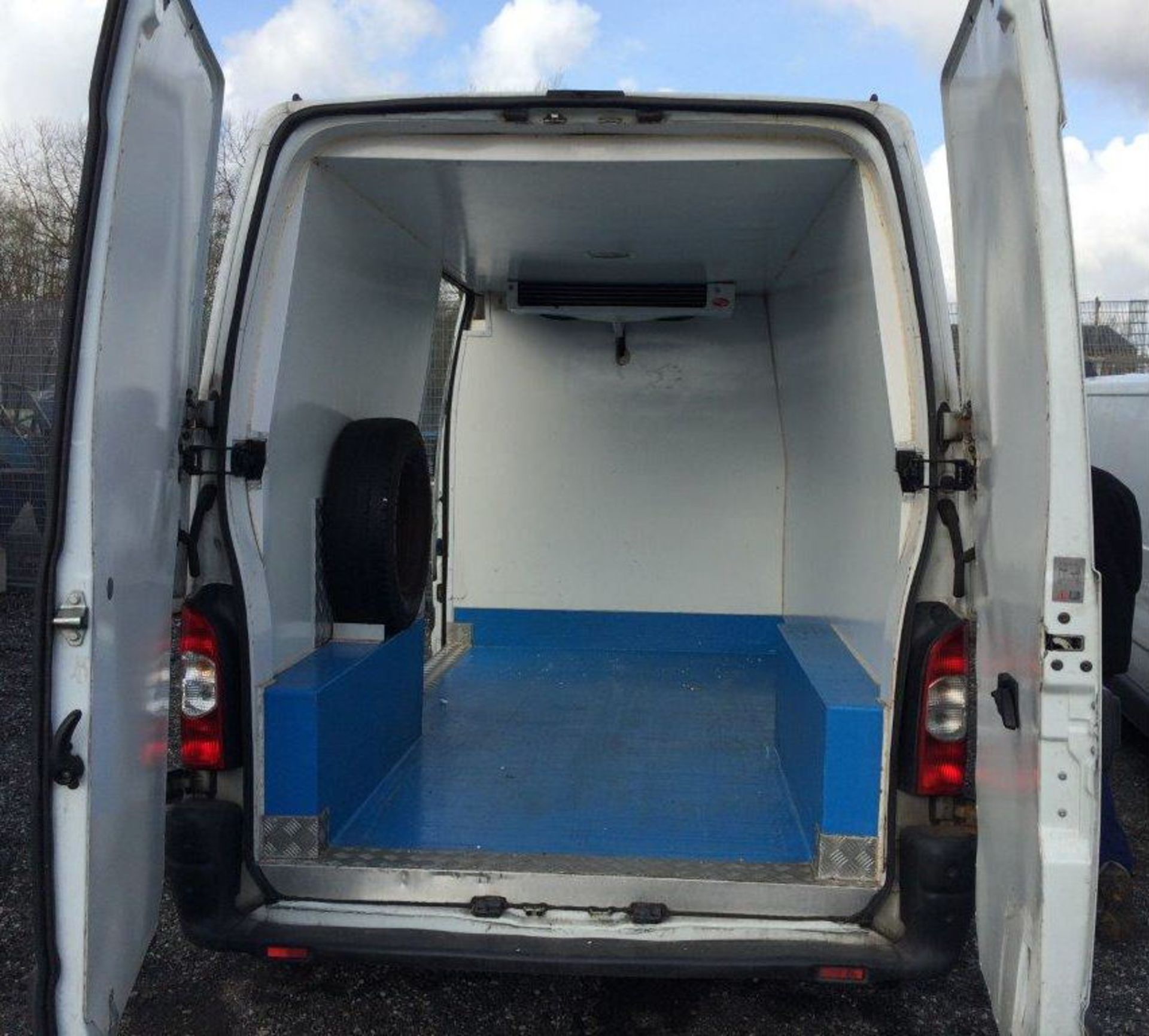 A Renault Master MM33dCi 100 MWB Medium Roof Panel Van Reg. No.PJ07ABK. - Image 6 of 7