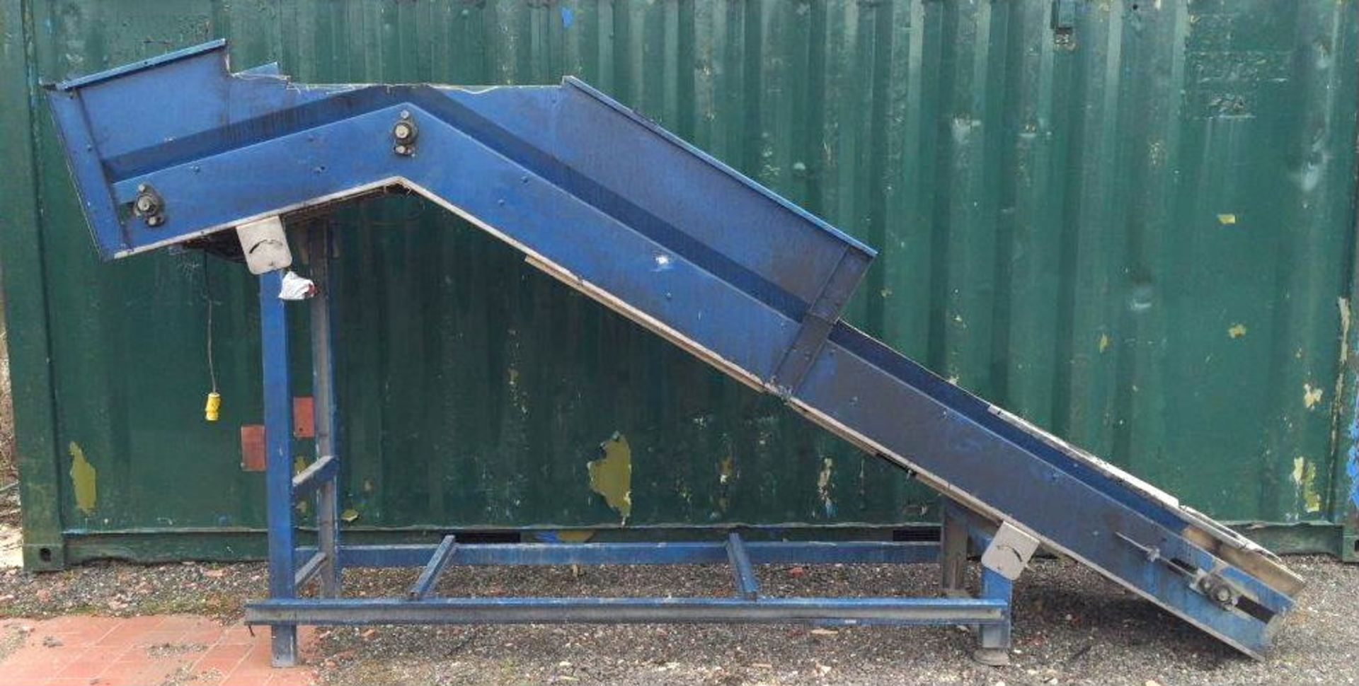 A Hydraulic Twin Blade Shredder, 1m x 870mm chamber; Frame Mounted Hydraulic Power Pack, 30in x 5. - Image 7 of 10