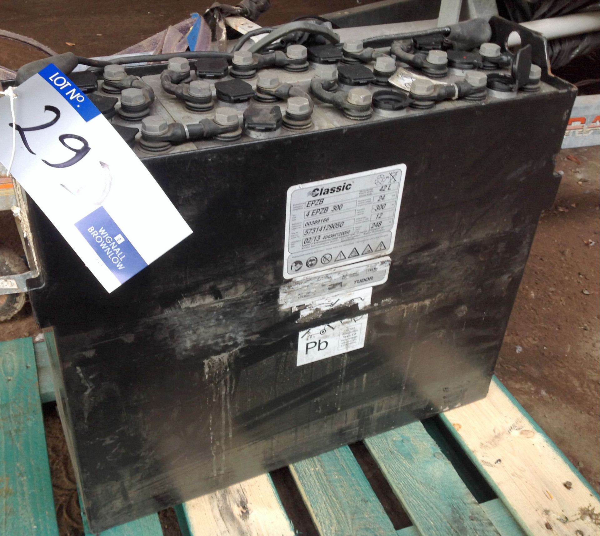 An Exide Classic Type 4EPZB300 Pallet Truck Battery No.00389166 (2013).