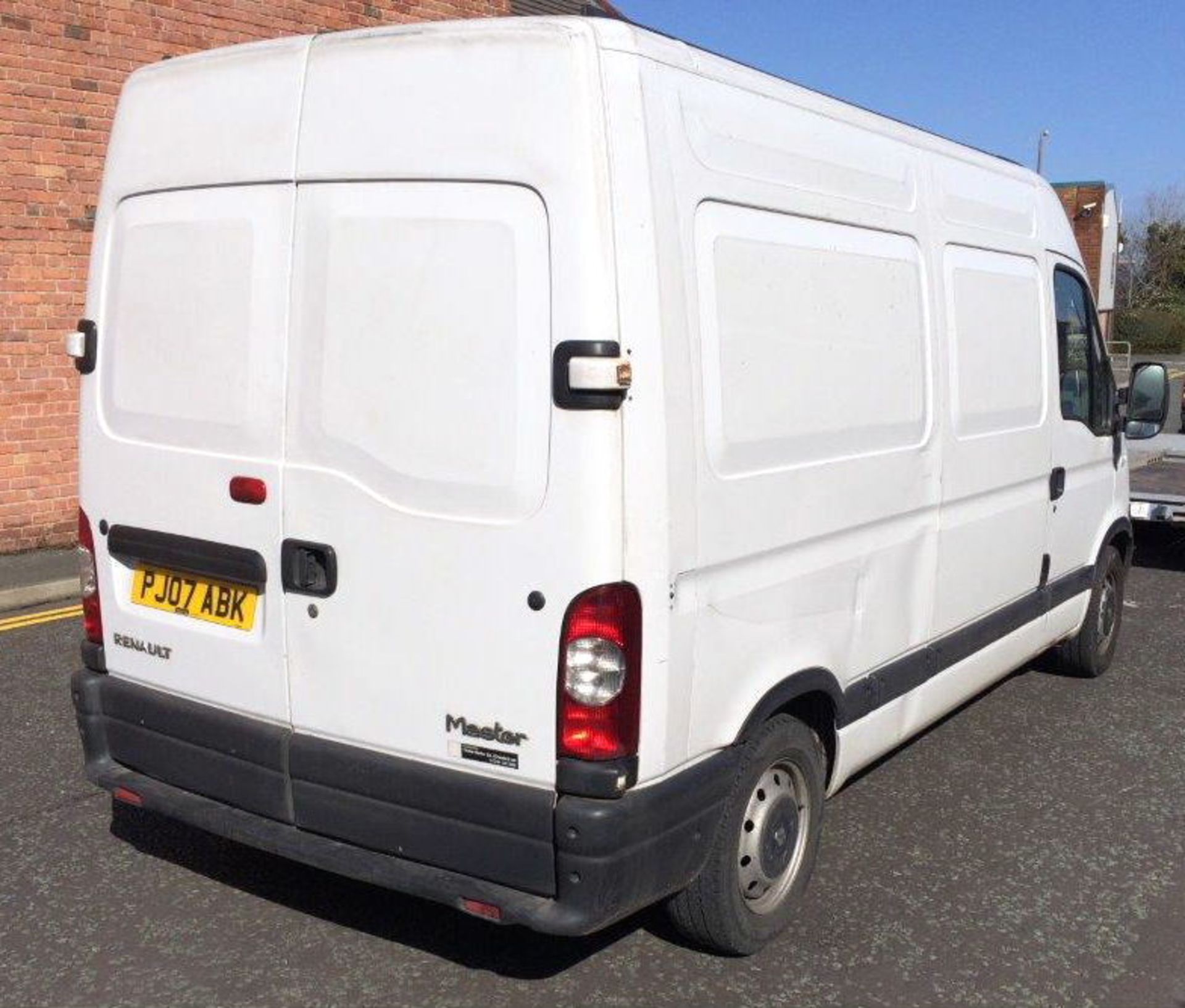 A Renault Master MM33dCi 100 MWB Medium Roof Panel Van Reg. No.PJ07ABK. - Image 4 of 7