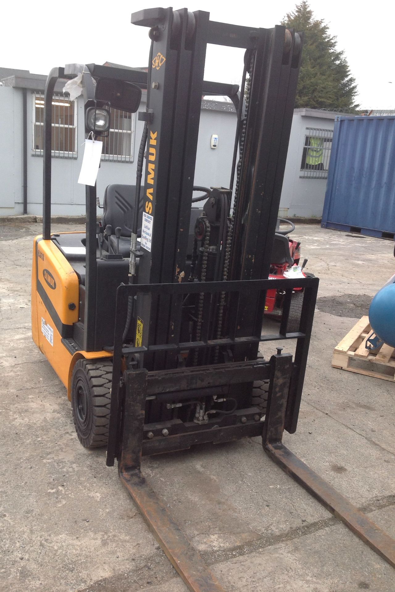 A Samuk HJ13E Electric Fork Lift Truck No.060100833 (2006), 1300kg capacity, 3 stage Mast,