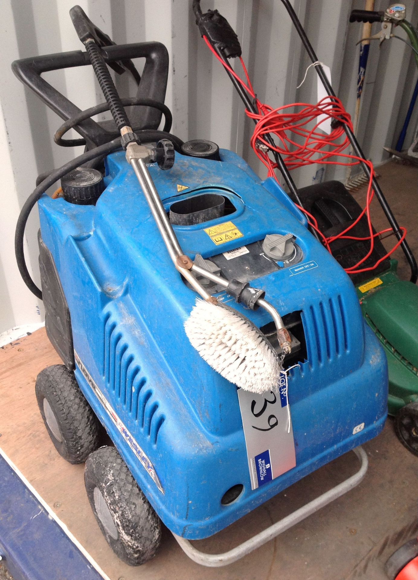 A Nova 1010 Pressure Washing Machine (240v).