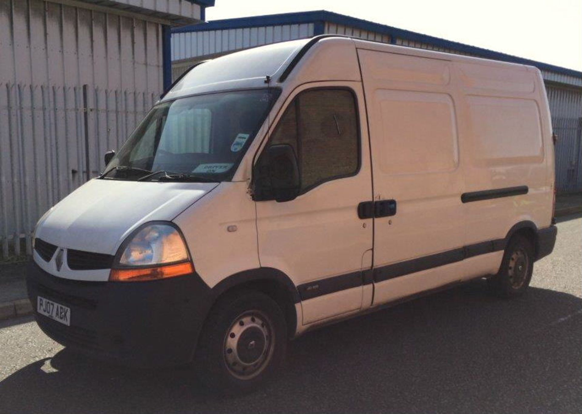 A Renault Master MM33dCi 100 MWB Medium Roof Panel Van Reg. No.PJ07ABK. - Image 2 of 7