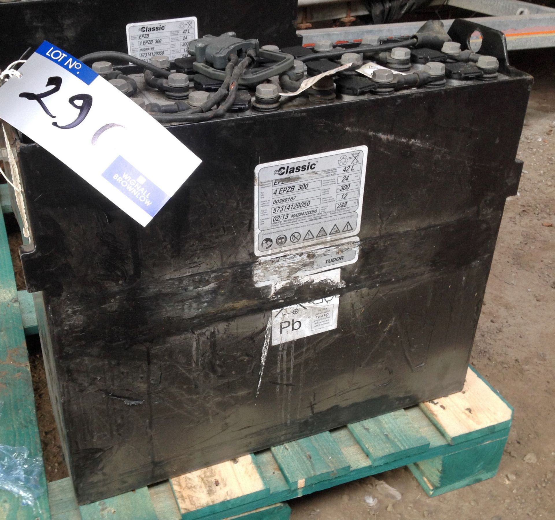 An Exide Classic Type 4EPZB300 Pallet Truck Battery No.00389167 (2013).