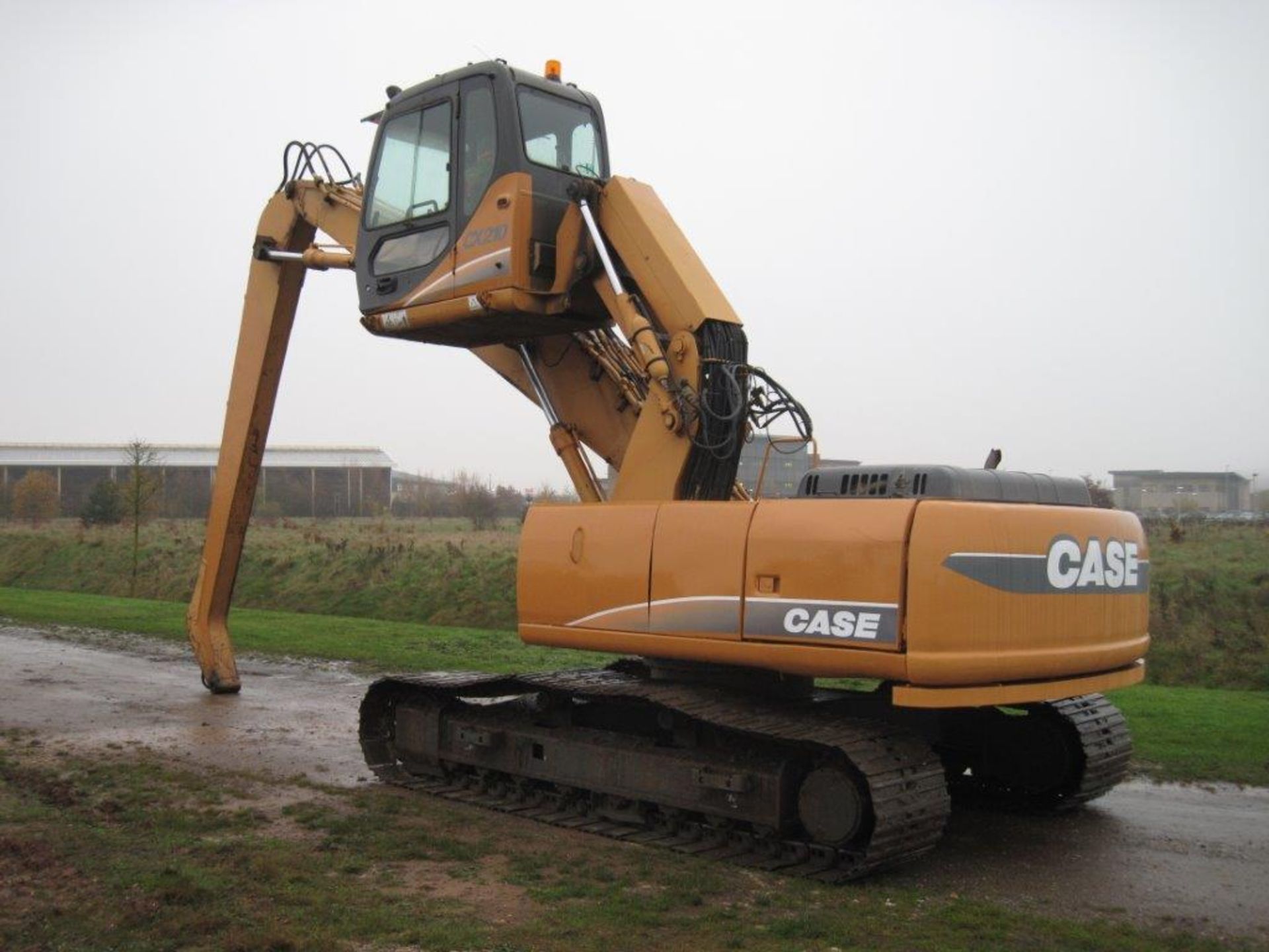 Case CX210 Tracked Rehandler 2007.
Very good condition, hydraulic high rise cab, very good tracks - Image 2 of 5