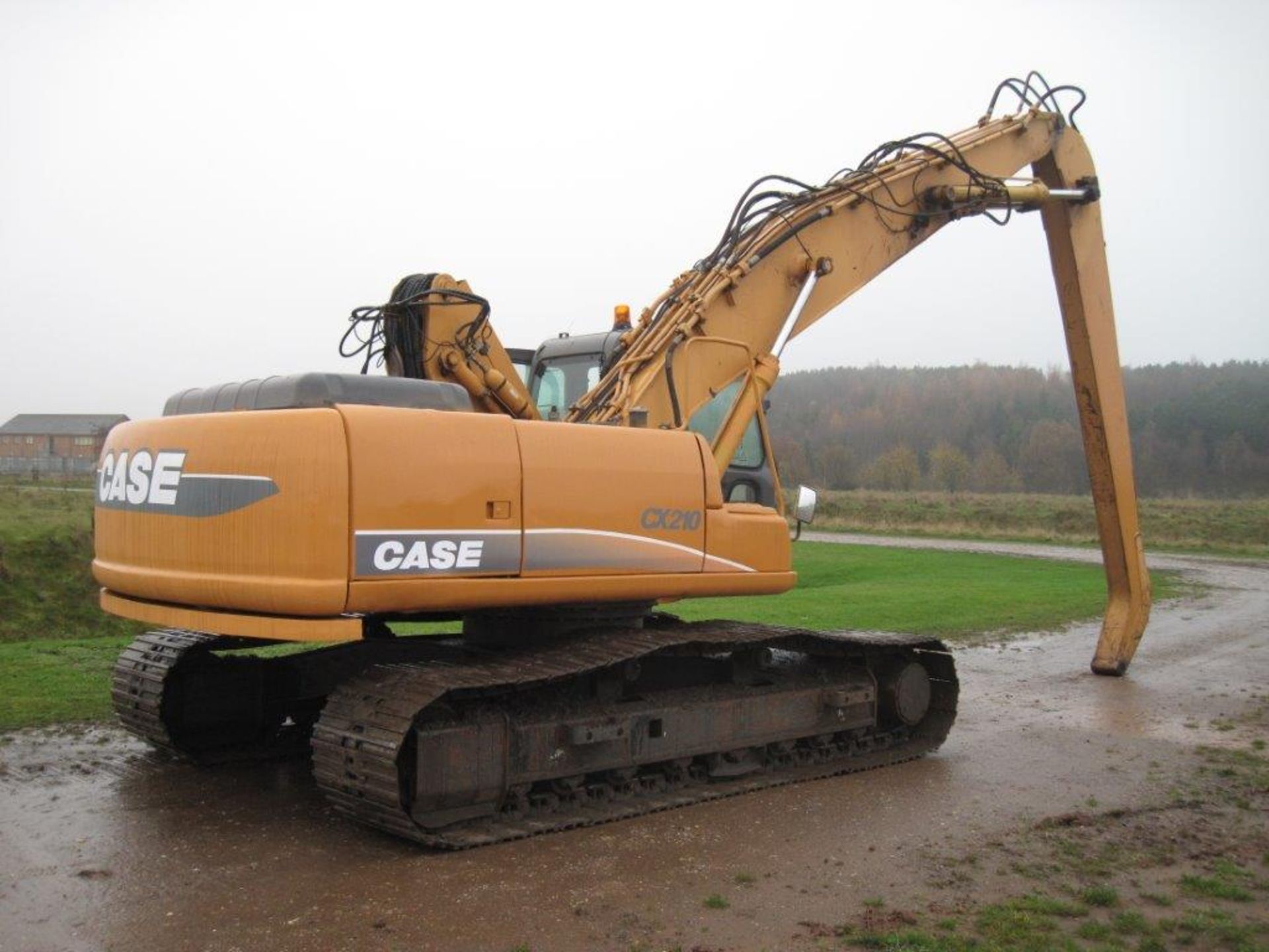 Case CX210 Tracked Rehandler 2007.
Very good condition, hydraulic high rise cab, very good tracks