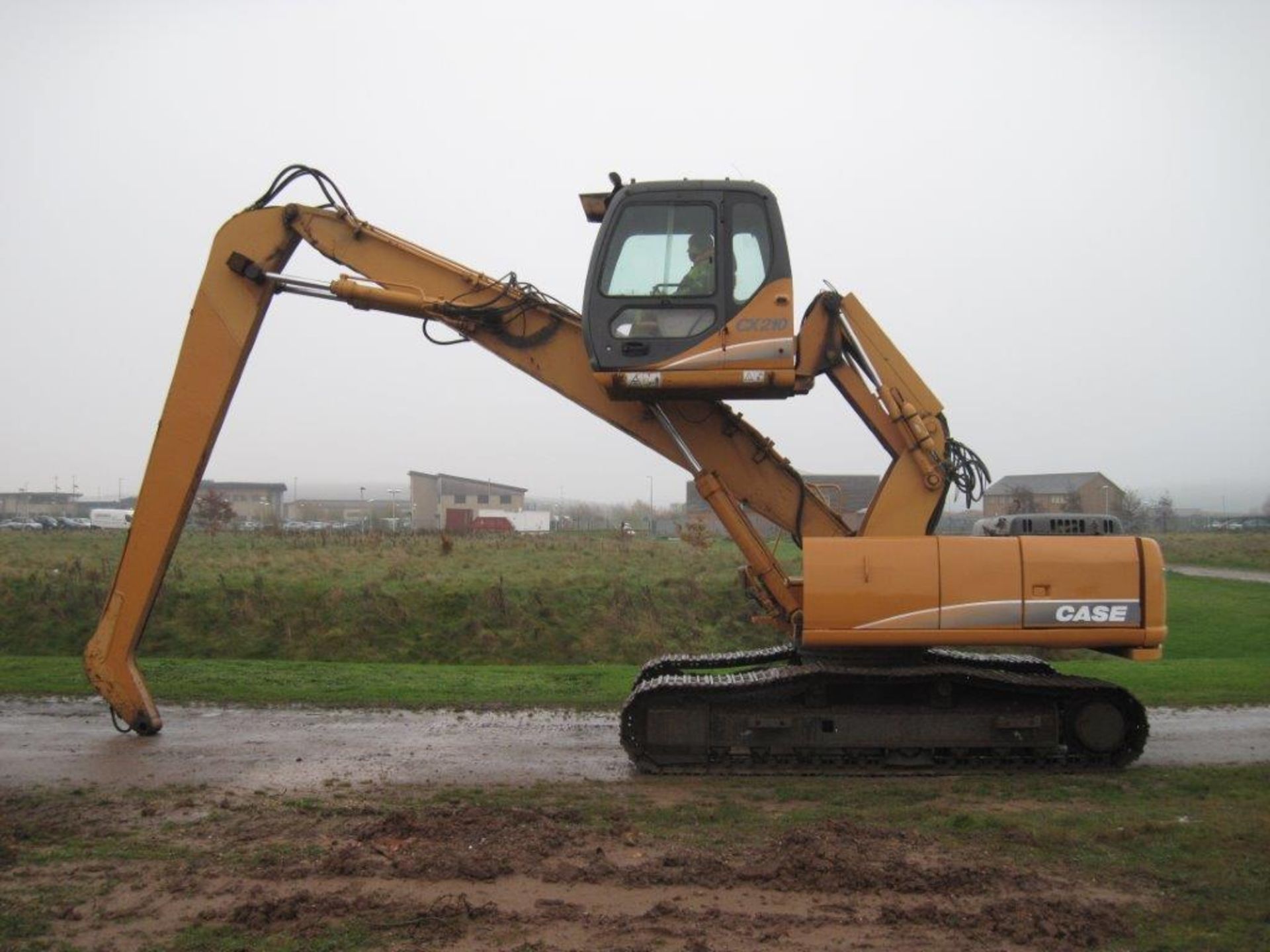 Case CX210 Tracked Rehandler 2007.
Very good condition, hydraulic high rise cab, very good tracks - Image 3 of 5